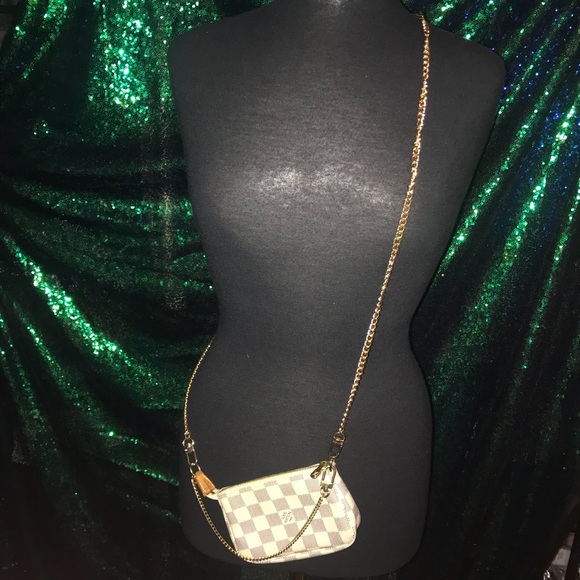 louis vuitton mini pochette strap